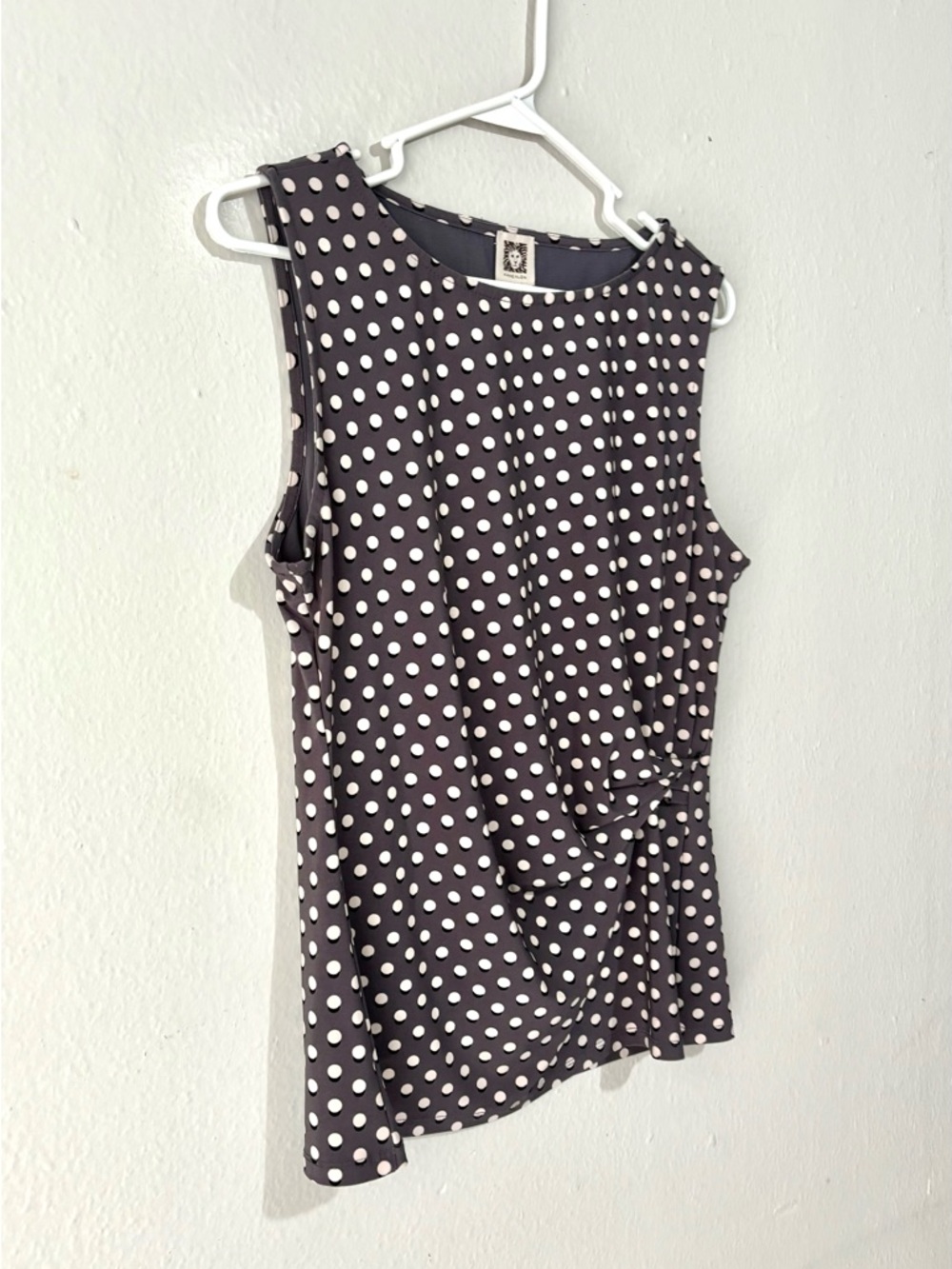 Anne Klein sleeveless polka dot blouse side-ruched size medium black and white - Picture 2 of 5